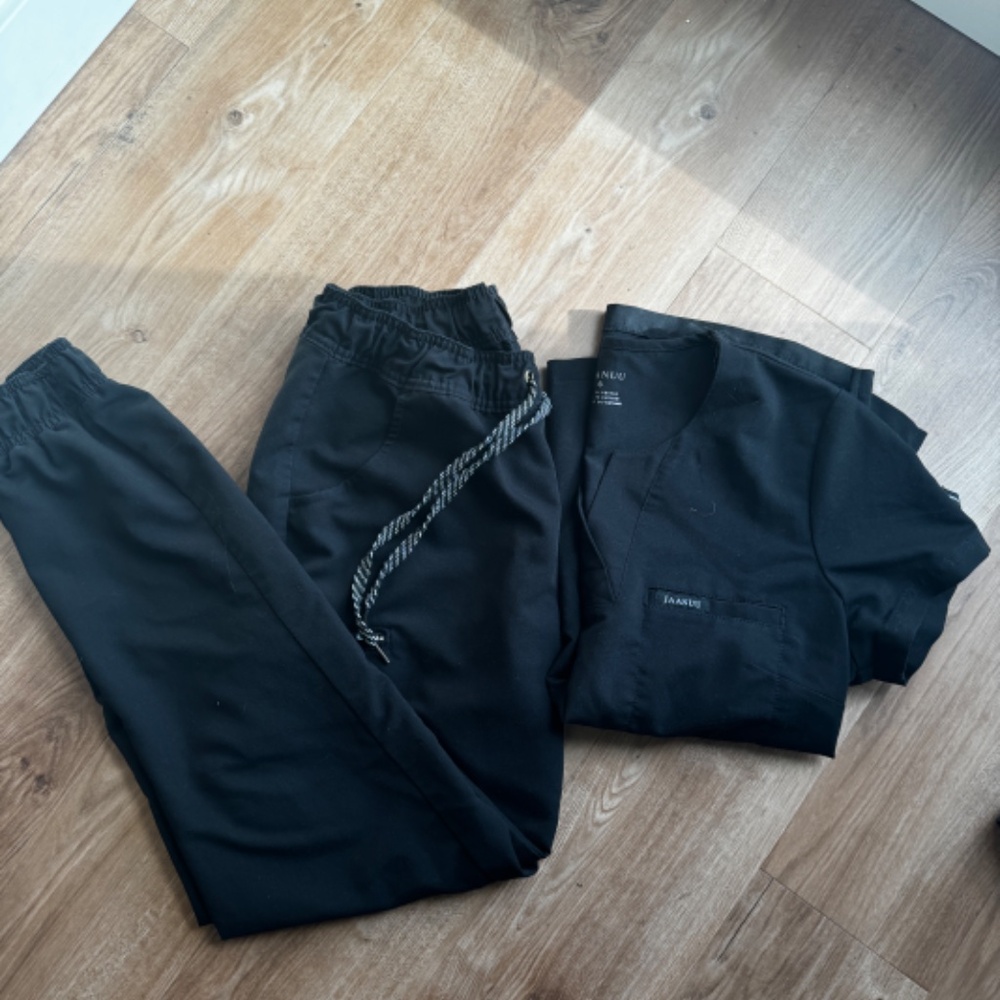 Jaanuu Black Jogger Scrub Set Size Small